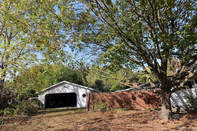 Builiding view two for 1227 Jackson, Lapeer, MI. 48446