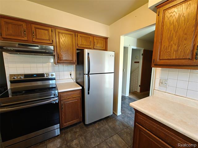 Builiding view four for 3350 Heritage, Dearborn, MI. 48124