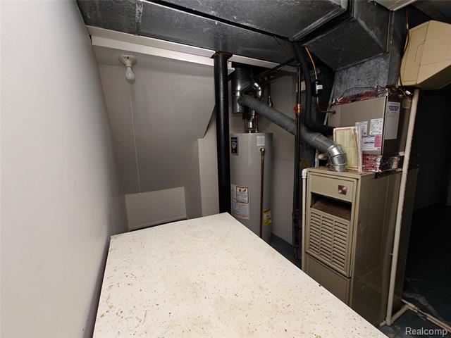 Builiding view nineteen for 3350 Heritage, Dearborn, MI. 48124