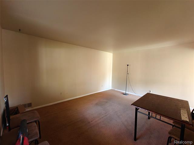 Builiding view six for 3350 Heritage, Dearborn, MI. 48124