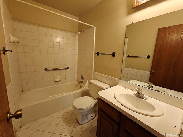 Builiding view thirteen for 3350 Heritage, Dearborn, MI. 48124