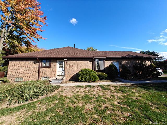 Builiding view twenty one for 3350 Heritage, Dearborn, MI. 48124