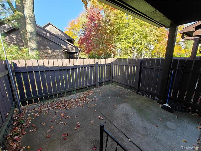 Builiding view twenty for 3350 Heritage, Dearborn, MI. 48124