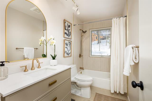 Builiding view twenty eight for 4120 Woodland, Ann Arbor, MI. 48103