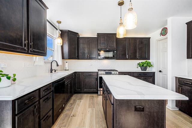 Builiding view ten for 8876 Creekway, Ypsilanti, MI. 48197