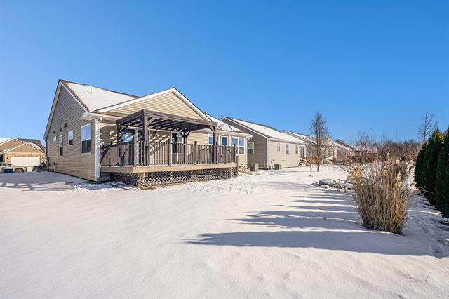 Builiding view two for 8876 Creekway, Ypsilanti, MI. 48197