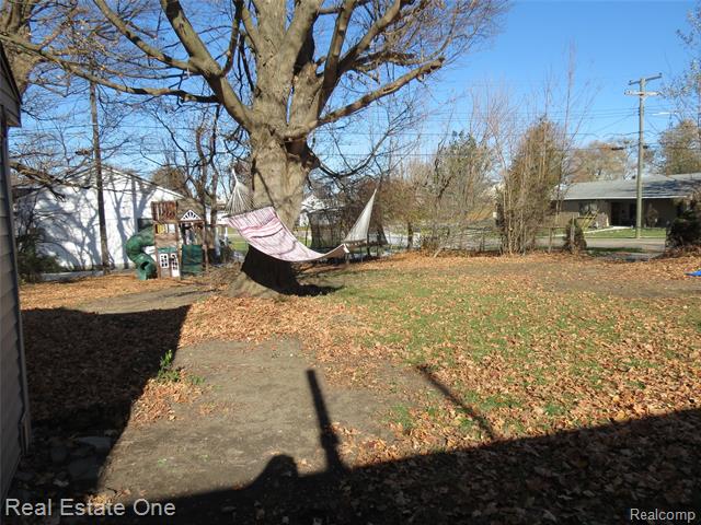 Builiding view five for 225 South, Fowlerville, MI. 48836