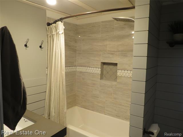 Builiding view nineteen for 225 South, Fowlerville, MI. 48836