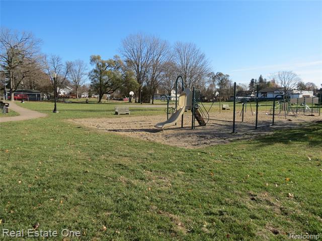 Builiding view six for 225 South, Fowlerville, MI. 48836