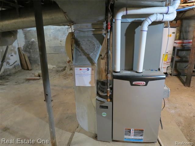 Builiding view thirty five for 225 South, Fowlerville, MI. 48836