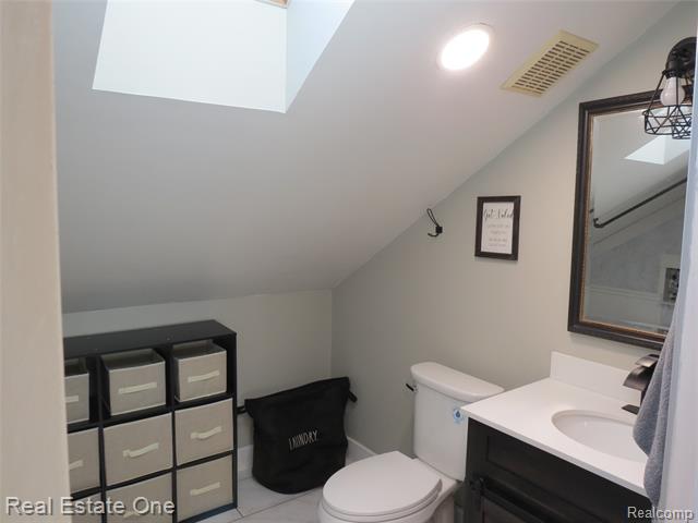 Builiding view thirty one for 225 South, Fowlerville, MI. 48836