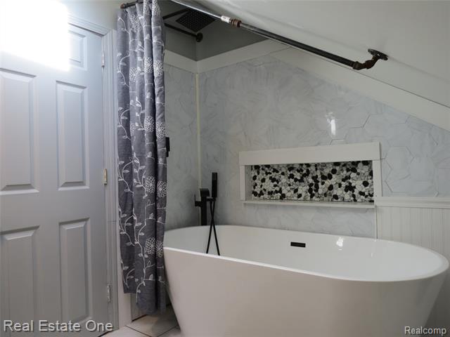 Builiding view thirty two for 225 South, Fowlerville, MI. 48836