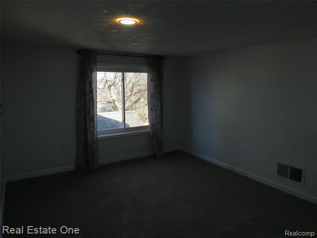 Builiding view twenty five for 225 South, Fowlerville, MI. 48836