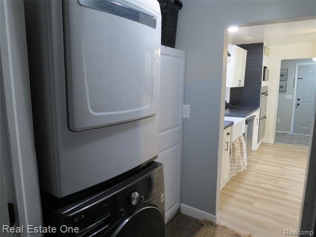 Builiding view twenty three for 225 South, Fowlerville, MI. 48836