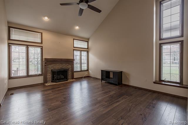 Builiding view eight for 37660 Laurel Park, Livonia, MI. 48152