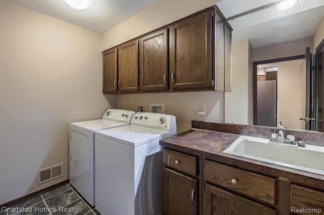 Builiding view eighteen for 37660 Laurel Park, Livonia, MI. 48152