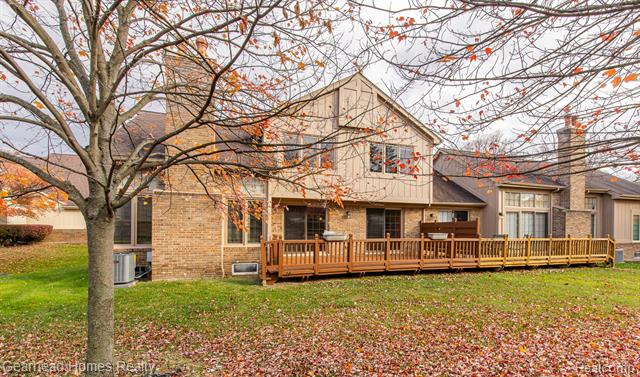 Builiding view fifty three for 37660 Laurel Park, Livonia, MI. 48152