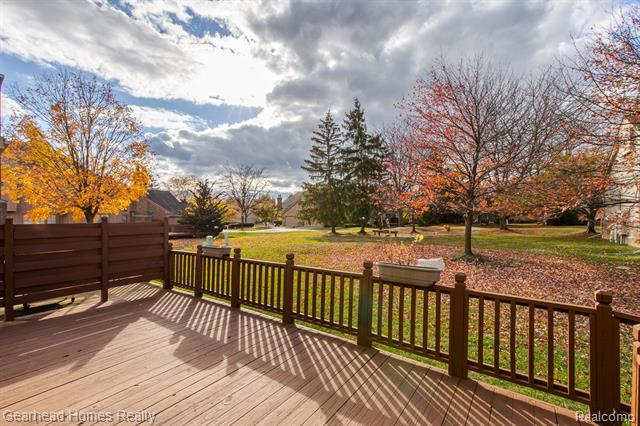 Builiding view forty eight for 37660 Laurel Park, Livonia, MI. 48152