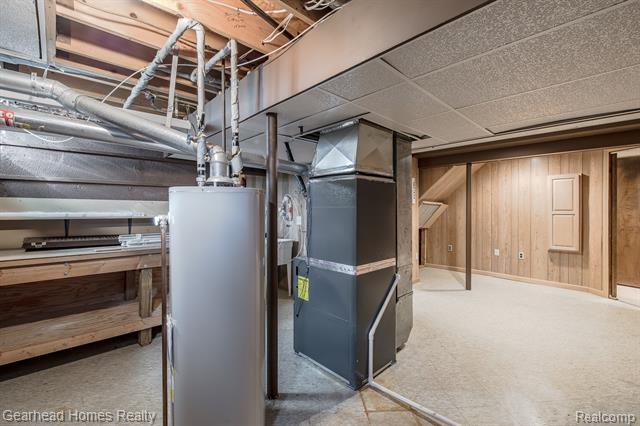 Builiding view forty one for 37660 Laurel Park, Livonia, MI. 48152