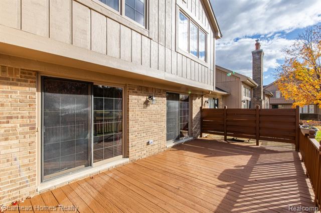 Builiding view forty seven for 37660 Laurel Park, Livonia, MI. 48152