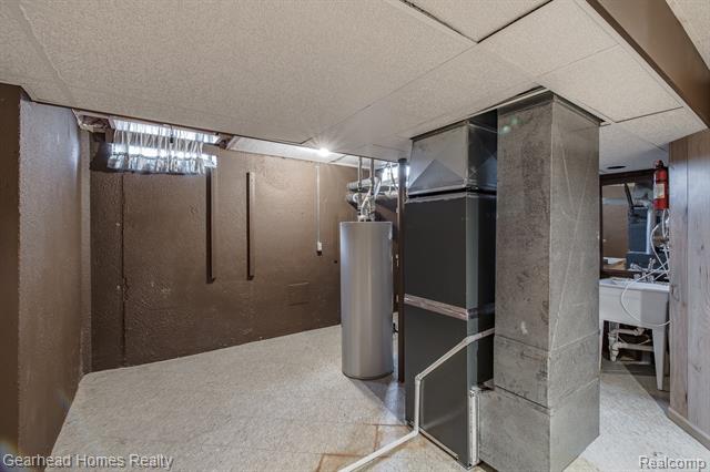 Builiding view forty for 37660 Laurel Park, Livonia, MI. 48152