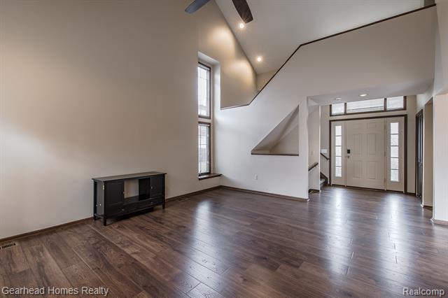 Builiding view four for 37660 Laurel Park, Livonia, MI. 48152