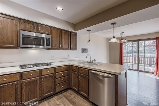 Builiding view fourteen for 37660 Laurel Park, Livonia, MI. 48152