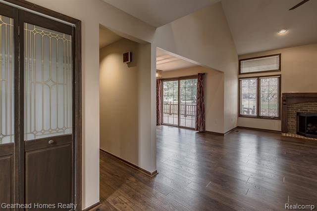 Builiding view six for 37660 Laurel Park, Livonia, MI. 48152