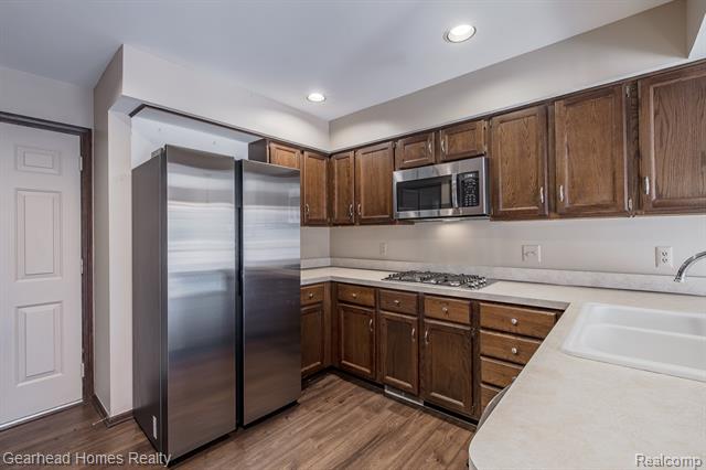 Builiding view thirteen for 37660 Laurel Park, Livonia, MI. 48152