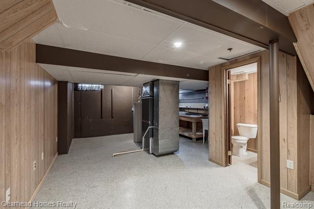 Builiding view thirty eight for 37660 Laurel Park, Livonia, MI. 48152