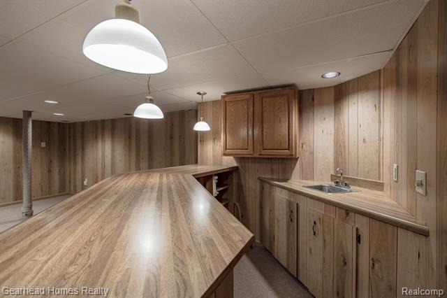 Builiding view thirty five for 37660 Laurel Park, Livonia, MI. 48152