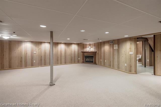 Builiding view thirty two for 37660 Laurel Park, Livonia, MI. 48152