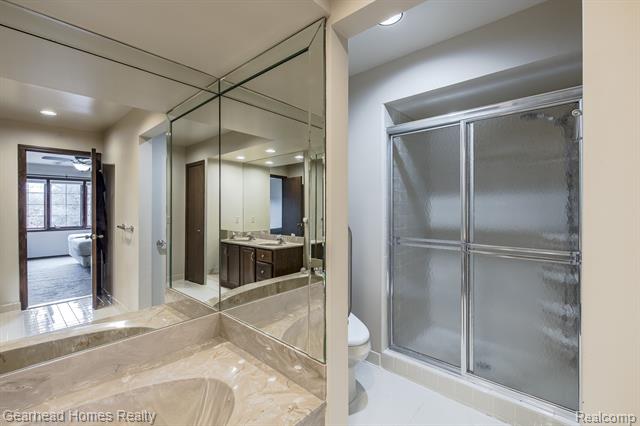 Builiding view twenty eight for 37660 Laurel Park, Livonia, MI. 48152