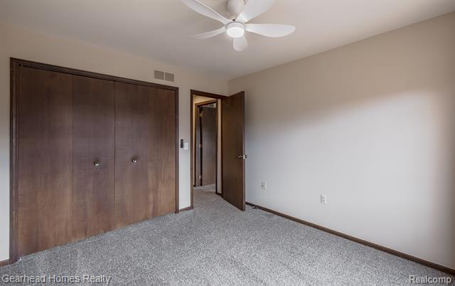 Builiding view twenty nine for 37660 Laurel Park, Livonia, MI. 48152