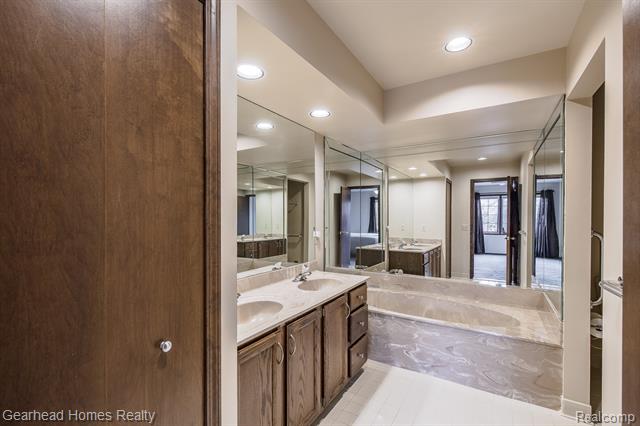 Builiding view twenty six for 37660 Laurel Park, Livonia, MI. 48152