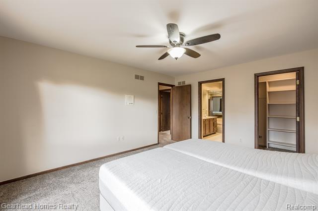 Builiding view twenty three for 37660 Laurel Park, Livonia, MI. 48152