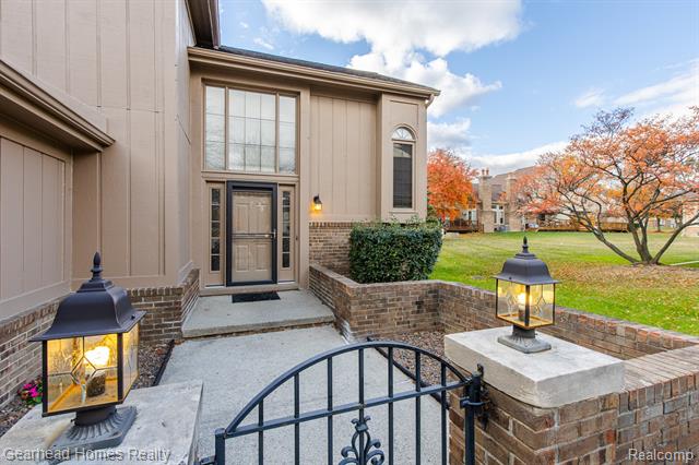 Builiding view two for 37660 Laurel Park, Livonia, MI. 48152