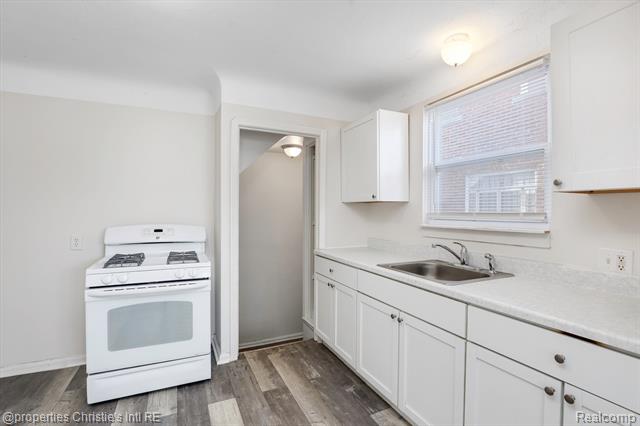 Builiding view eleven for 11784 Outer, Detroit, MI. 48224