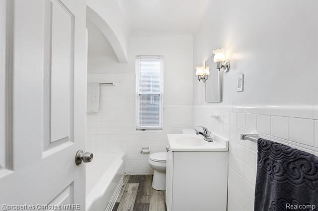 Builiding view six for 11784 Outer, Detroit, MI. 48224