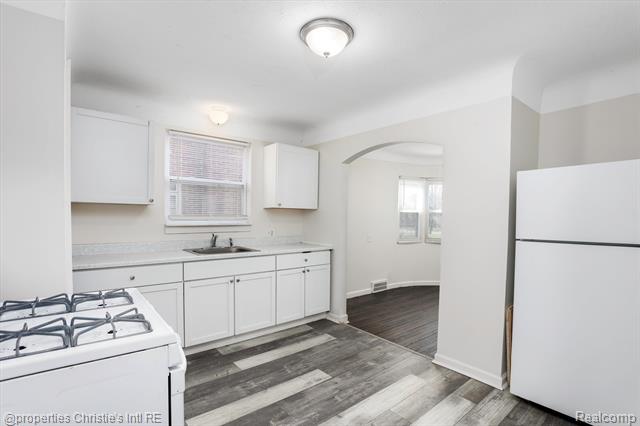 Builiding view thirteen for 11784 Outer, Detroit, MI. 48224