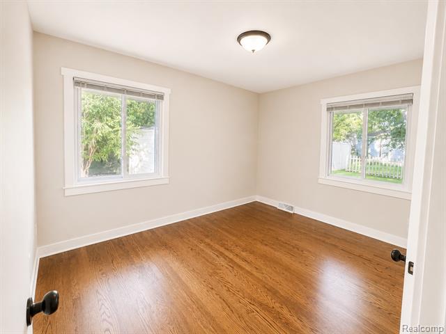 Builiding view fifteen for 27700 Lexington, Southfield, MI. 48076