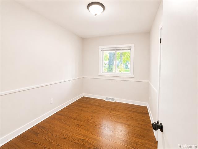 Builiding view fourteen for 27700 Lexington, Southfield, MI. 48076