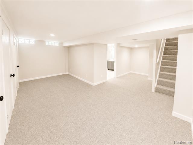 Builiding view sixteen for 27700 Lexington, Southfield, MI. 48076
