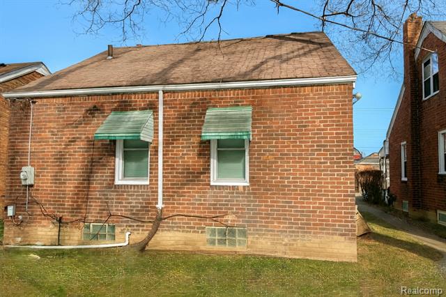 Builiding view two for 8719 Canyon, Grosse Pointe, MI. 48236