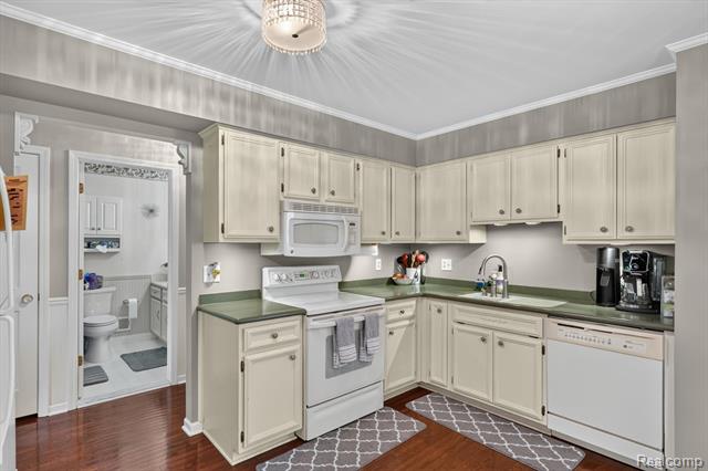 Builiding view fourteen for 15905 New Bedford, Clinton Township, MI. 48038