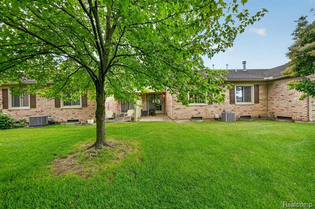 Builiding view thirty five for 15905 New Bedford, Clinton Township, MI. 48038