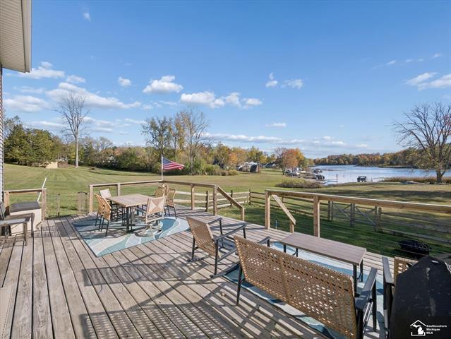 Builiding view one for 7302 Lakeview Dr, Hillsdale, MI. 49242