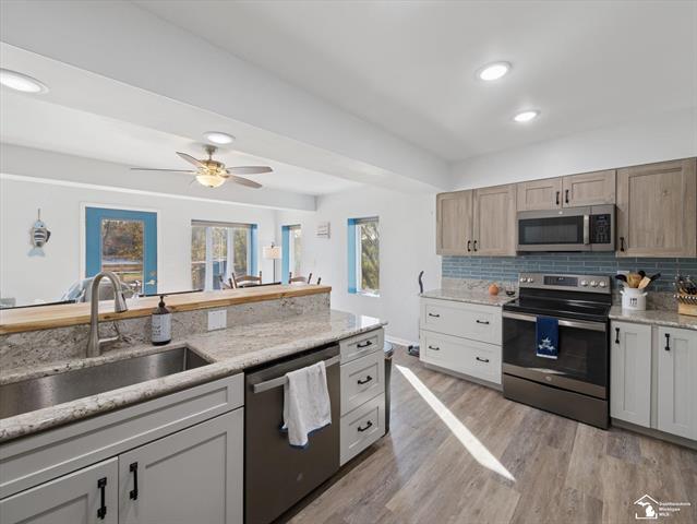 Builiding view ten for 7302 Lakeview Dr, Hillsdale, MI. 49242