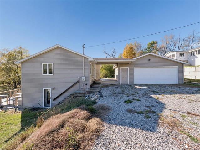 Builiding view three for 7302 Lakeview Dr, Hillsdale, MI. 49242