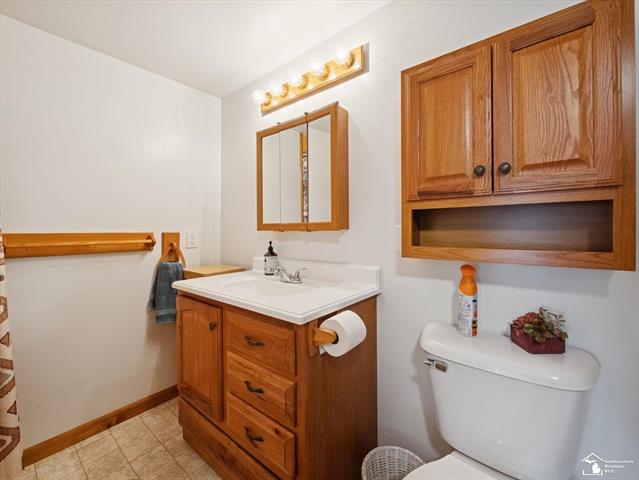 Builiding view twenty five for 7302 Lakeview Dr, Hillsdale, MI. 49242